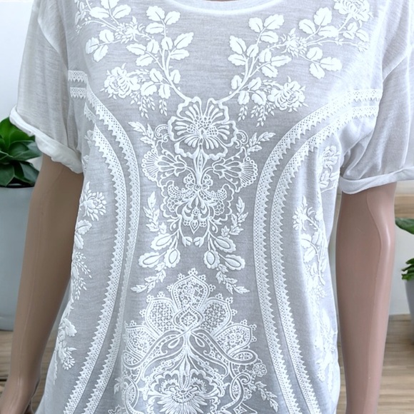 NEW Forever 21 Embossed Rolled-Up Sleeve Top - Picture 10 of 16